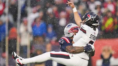 DeMeco Ryans Had Simple Message for C.J. Stroud After Four-INT Game vs. Patriots