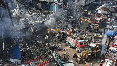 Death toll in Karachi shopping plaza fire rises to 23 as search continues for 46 missing