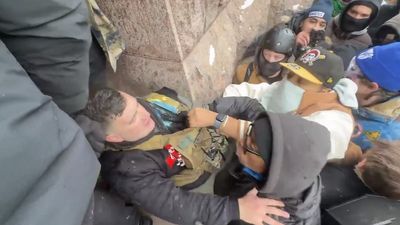 Former January 6 rioter tries to provoke ‘woke’ mob, but counter-protesters gave him more than he bargained for so he plays victim instead