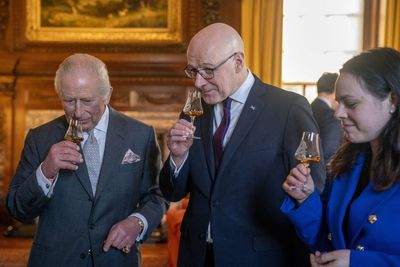 King Charles drinks whisky with Swinney as he picks out the correct flavours