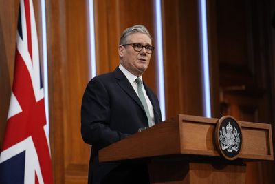 Starmer tells Trump to back off over threat of Greenland trade war