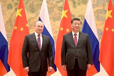 Russia and China Unite Against Trump's Greenland Takeover as Kremlin Predicts 'Historic' Legacy