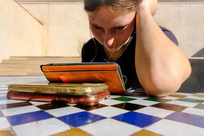 Government to hold consultation on Australian-style under-16s social media ban