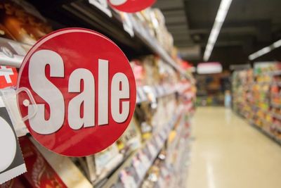 7 Tips for Mastering Grocery Row Discounts and Stickers