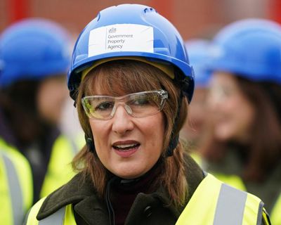 Reeves plans to refund some visa fees in effort to attract ‘trailblazer’ investment to UK