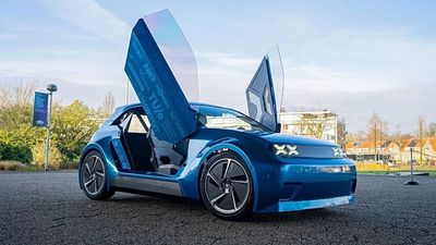 Dutch students unveil an electric car you can diagnose and repair yourself