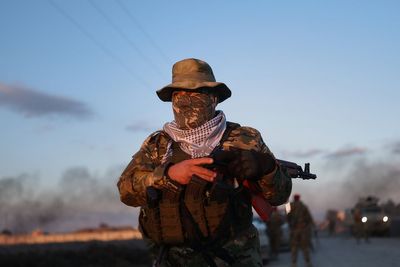 Manhunt after 120 Islamic State members escape from Syrian prison amid clashes