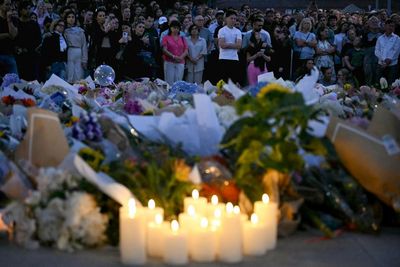 Lights, mitzvahs and a minute’s silence: how Australians will mark the national day of mourning for Bondi victims