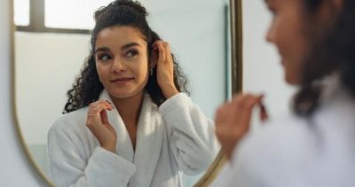 Airbnb Alert: 5 Signs Your Host Has a Hidden Camera (The “Router Hack” Explained)