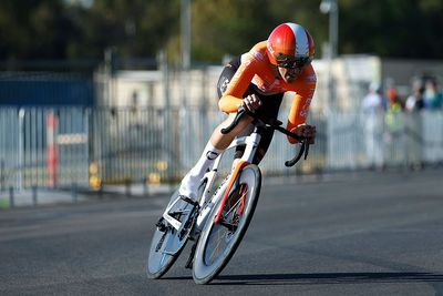 Tour Down Under: Samuel Watson edges out Ethan Vernon for prologue victory