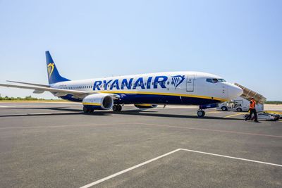 Is Ryanair Stock a Buy, Sell, or Hold as Elon Musk Proposes Buying the Discount Airline?