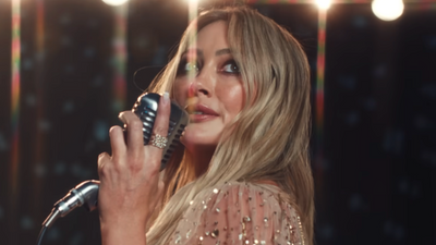 Hilary Duff Performed Her First Concert In Nearly 20 Years, And I Can't Get Over How She Recreated Her Viral 'With Love' Dance With Fans