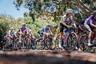 It could get to 40°C at the Tour Down Under this week – how hot is too hot for pro cycling?