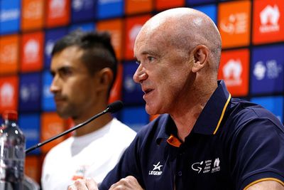 Tour Down Under to 'keep a close eye' on bushfire risk as temperatures rise, says race director Stuart O'Grady