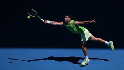 Alcaraz swings with Federer while chasing career slam