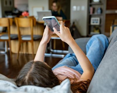 Lords put pressure on Starmer with vote to ban social media for under-16s