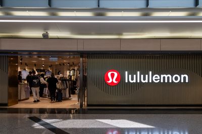 Lululemon pulls new leggings line after flood of customer complaints