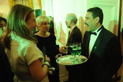 As the 1 percent get richer, the average American is still falling behind