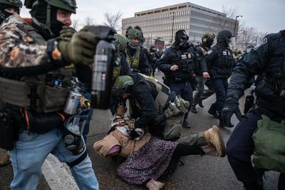 US court allows ICE to arrest and pepper-spray peaceful protesters in Minnesota