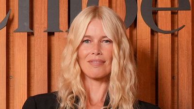 Claudia Schiffer’s comfy, laid-back outfit formula gets a chic finishing touch with a suede Sézane handbag and adidas trainers