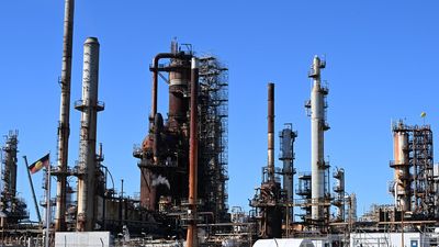 Santos lifts output, sales as first Barossa cargo loads