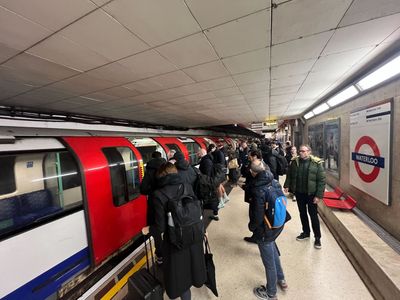London travel news LIVE: Latest Tube and train updates as Londoners undertake morning commute