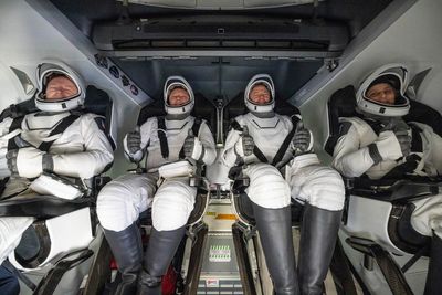 NASA astronauts make first public appearance after emergency medical evacuation