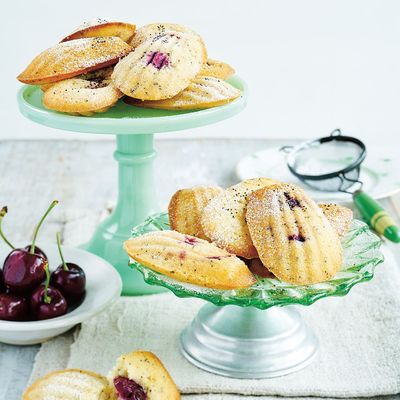 Step aside, bar carts; dessert trolleys are having a huge revival in 2026 – and they’re quickly shaping up to be the most Instagrammable trend