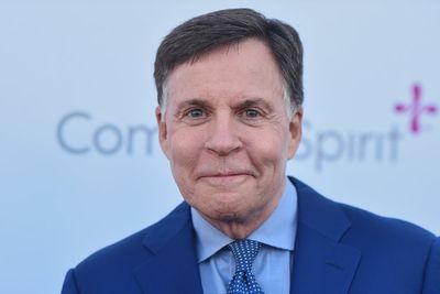 Veteran reporter Bob Costas returning to NBC to host pregame show