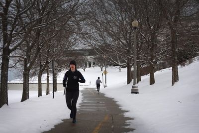 Do trees actually explode when it gets cold?