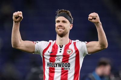 Kristoffer Ajer: Keith Andrews 'delighted' as Brentford star signs new deal