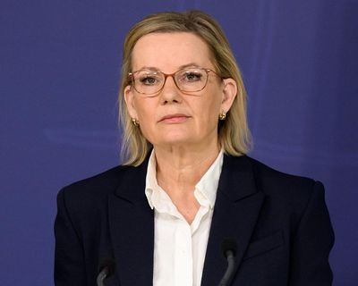 SA and Victoria brace for weekend of dangerous fire conditions – as it happened