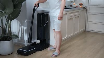 This clever 3-in-1 vacuum solves the robot vs cordless cleaning dilemma