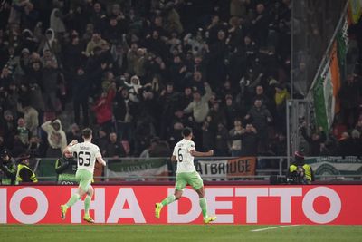 Martin O’Neill hails ‘colossal’ team spirit as 10-man Celtic draw in Bologna