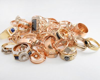 British retail sales jump as online jewellery firms offer surprise Christmas sparkle