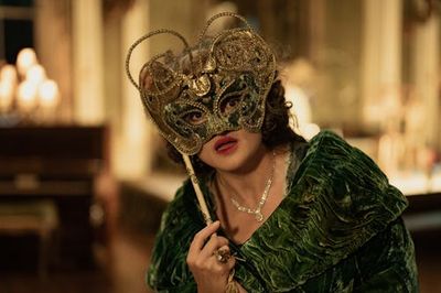 Netflix Just Quietly Released The Most Delightful Murder Mystery Of The Year