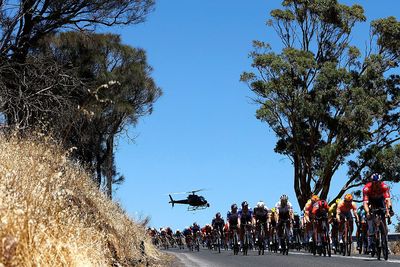 Willunga Hill removed, stage 4 shortened as Tour Down Under hit by extreme fire danger rating and scorching temperatures