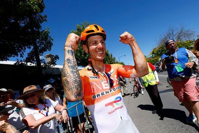 'Turn the brain off and just follow them' – Sam Welsford regains the momentum at Tour Down Under as Ineos Grenadiers ushers him to winning position on stage 3
