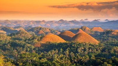Chocolate Hills: The color-changing mounds in the Philippines that inspired legends of mud-slinging giants