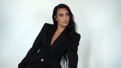 I Never Realized How Short Kim Kardashian's Hair Really Was... Until She Spilled The Tea To Khloé