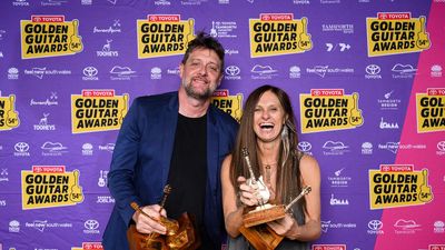 Reunion ballad cements divorced couple as golden greats