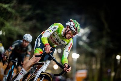 Joran Wyseure taken to hospital after start-line crash at Cyclo-cross World Cup in Maasmechelen, Worlds participation a question mark