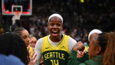 Dominique Malonga Dunks for Breeze During Unrivaled Game