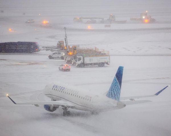 US storm cuts power to hundreds of thousands of homes and grounds flights