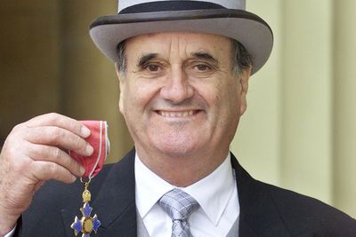 Sir Mark Tully death: Former BBC correspondent dies aged 90