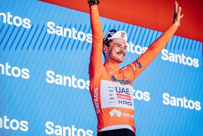 Kangaroos, crashes and a depleted team, but still Jay Vine claims Tour Down Under with biggest winning margin since 2004