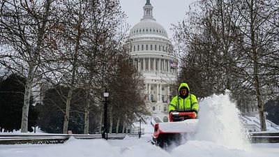 Historic winter storm kills 10 across the United States as disruptions persist