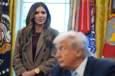 Trump uncharacteristically coy on defending Kristi Noem and federal agents after Alex Pretti shooting