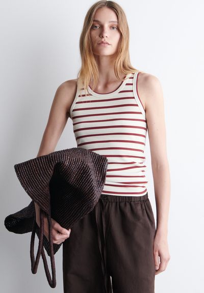 Why the COS Fashion Brand Has Become a Go-To for Minimalist Clothing and Modern Wardrobe Essentials