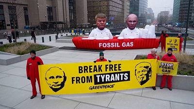 Greenpeace unveils Trump and Putin effigies in Brussels, urges EU to end fossil fuel dependence